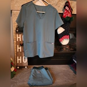 Pair of Hydrogreen Figs